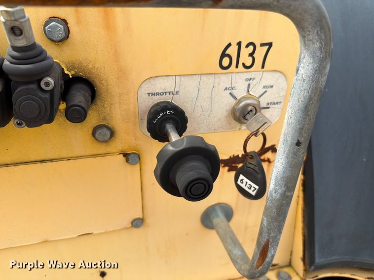 image for item FT6415 Bomag BF4413 paver