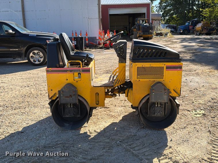 image for item FT6428 Stone WP4100 double drum vibratory roller