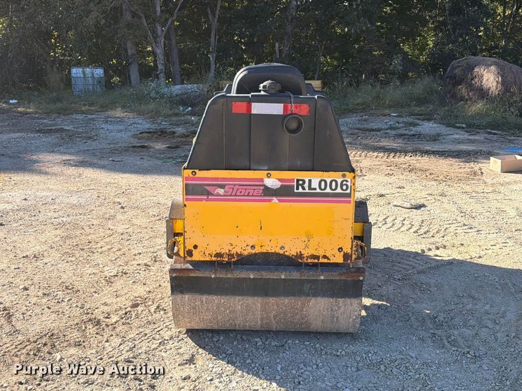 image for item FT6428 Stone WP4100 double drum vibratory roller