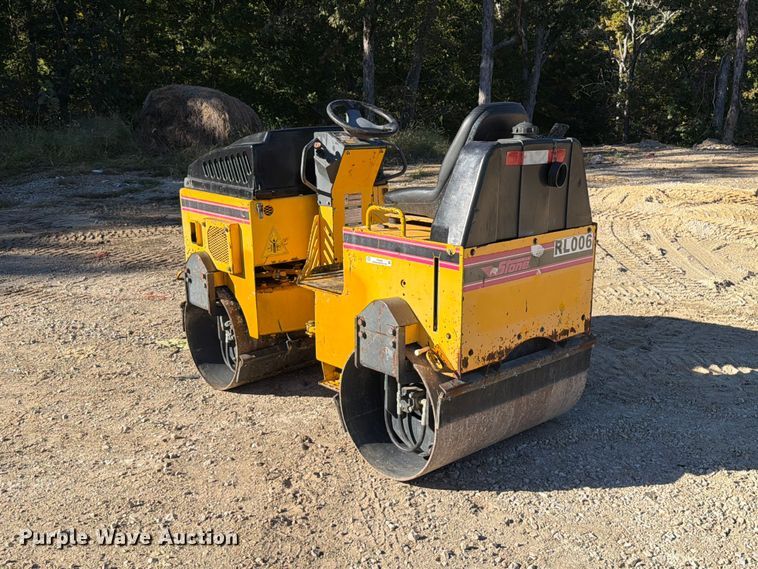 image for item FT6428 Stone WP4100 double drum vibratory roller