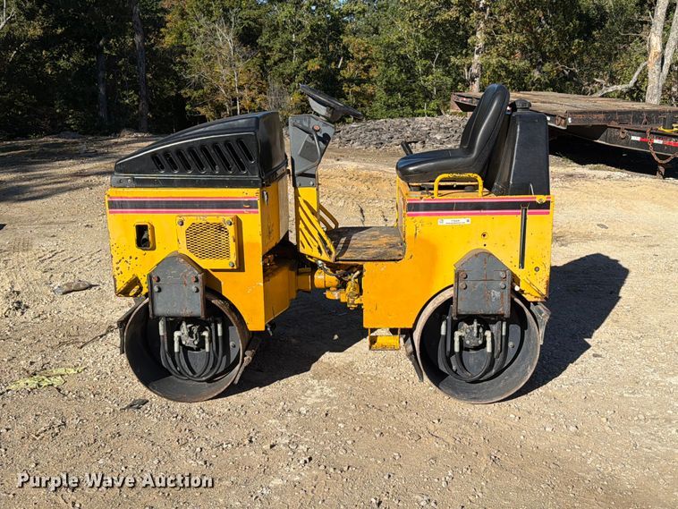 image for item FT6428 Stone WP4100 double drum vibratory roller