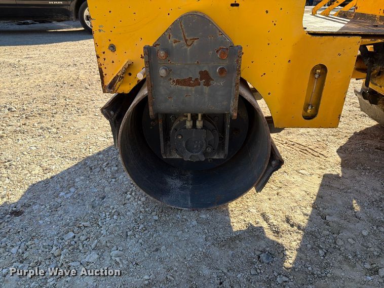 image for item FT6428 Stone WP4100 double drum vibratory roller