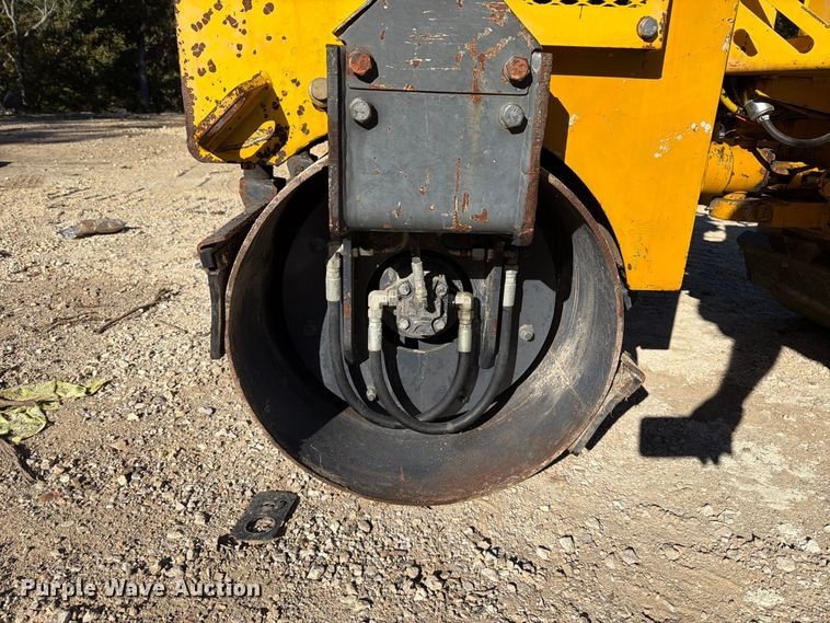 image for item FT6428 Stone WP4100 double drum vibratory roller