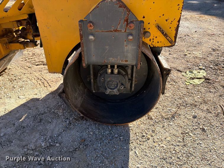 image for item FT6428 Stone WP4100 double drum vibratory roller