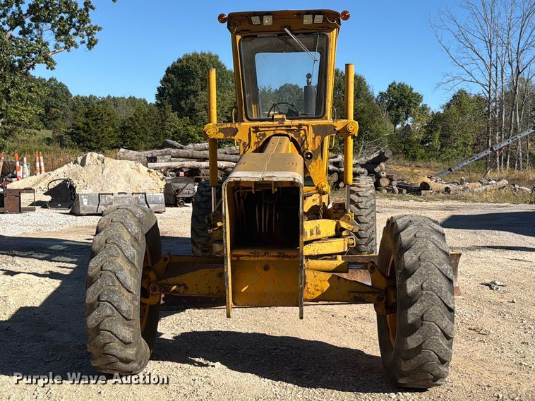 image for item FT6432 1968 John Deere 570 motor grader