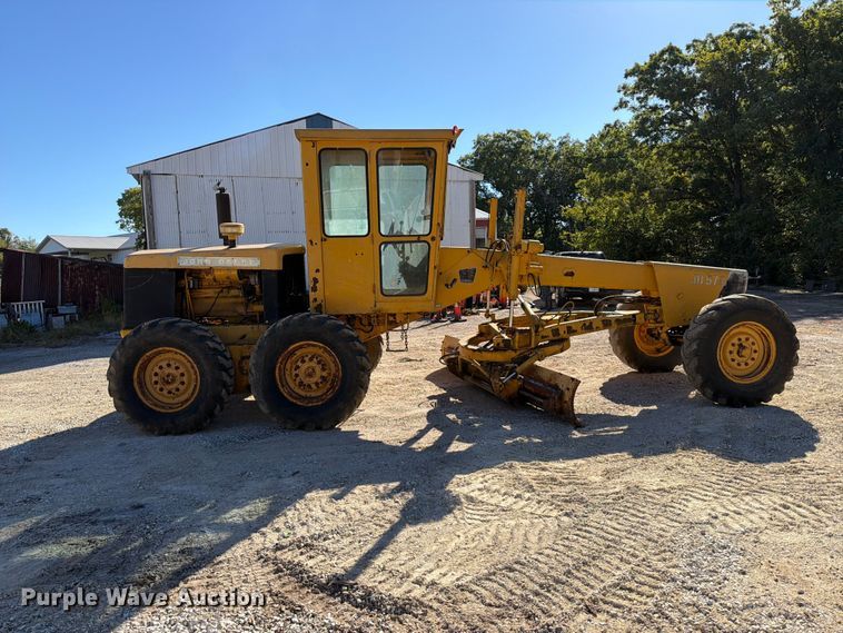 image for item FT6432 1968 John Deere 570 motor grader
