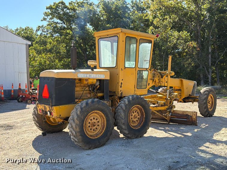 image for item FT6432 1968 John Deere 570 motor grader