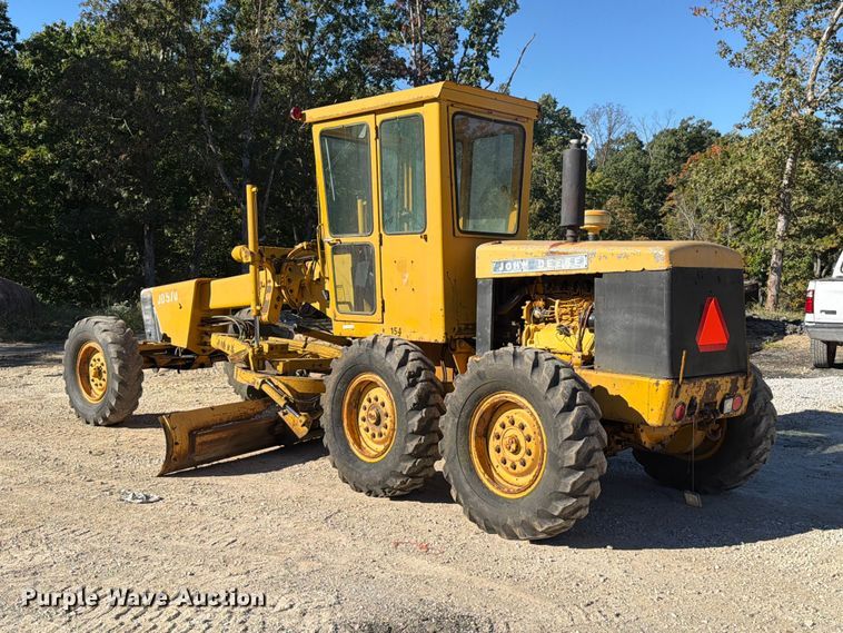 image for item FT6432 1968 John Deere 570 motor grader
