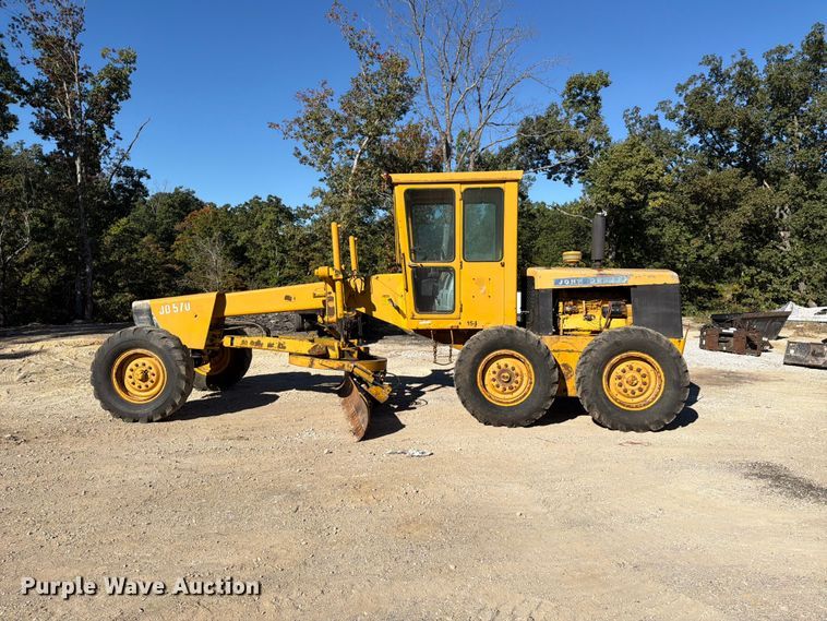 image for item FT6432 1968 John Deere 570 motor grader