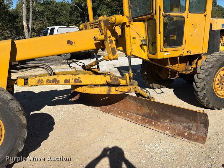 image for item FT6432 1968 John Deere 570 motor grader
