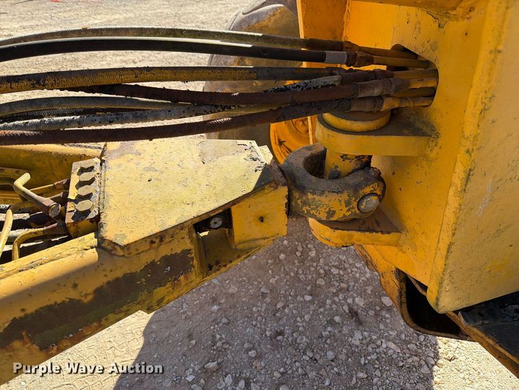 image for item FT6432 1968 John Deere 570 motor grader