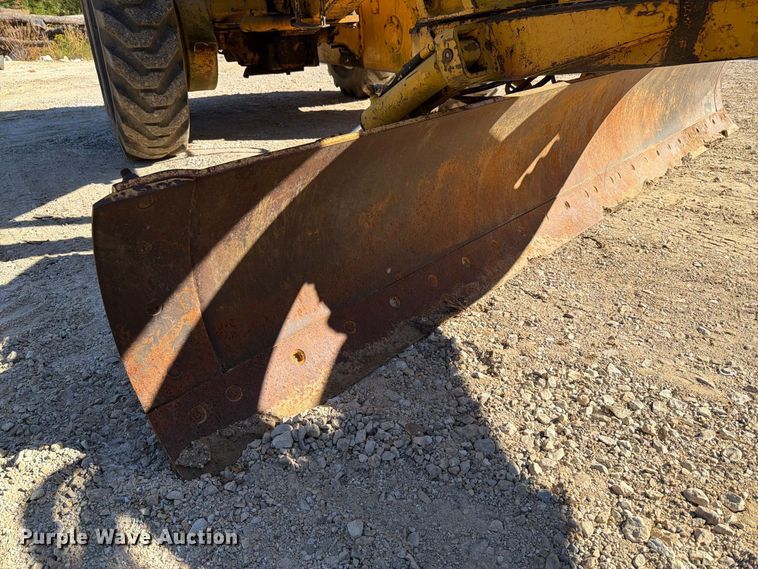 image for item FT6432 1968 John Deere 570 motor grader