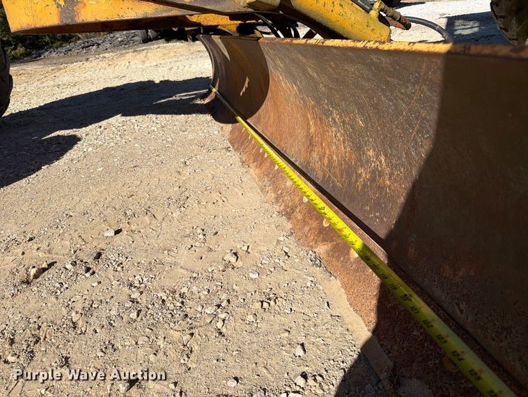 image for item FT6432 1968 John Deere 570 motor grader