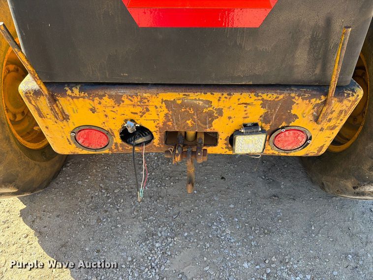 image for item FT6432 1968 John Deere 570 motor grader