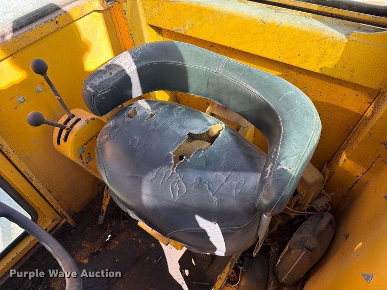 image for item FT6432 1968 John Deere 570 motor grader