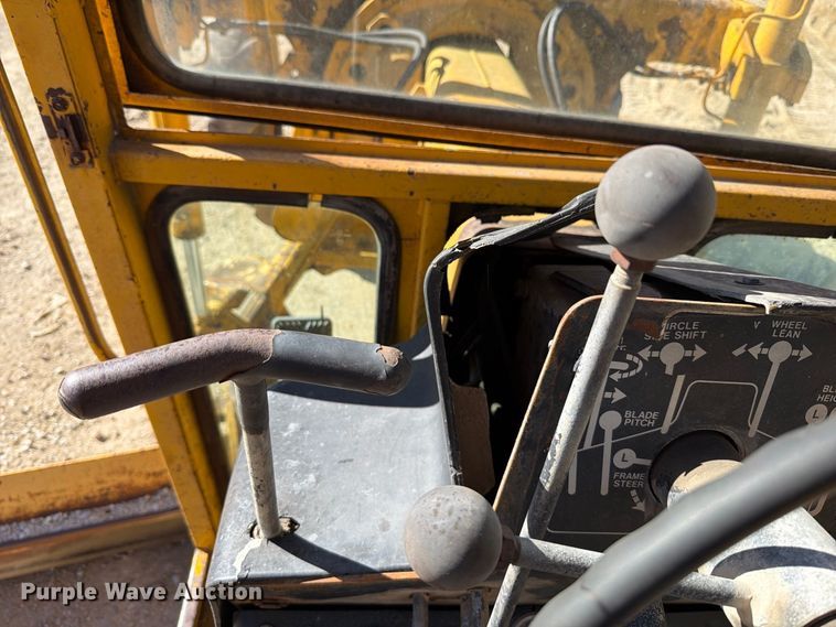 image for item FT6432 1968 John Deere 570 motor grader
