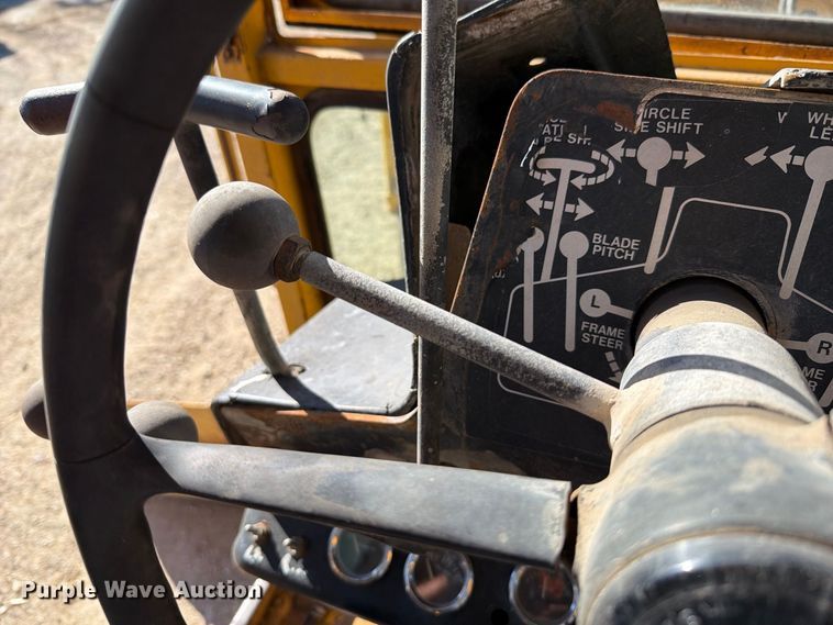 image for item FT6432 1968 John Deere 570 motor grader