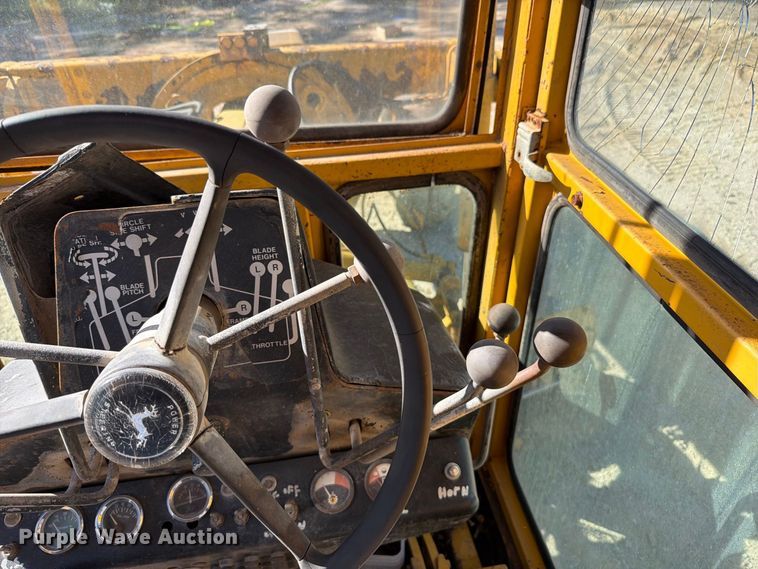 image for item FT6432 1968 John Deere 570 motor grader
