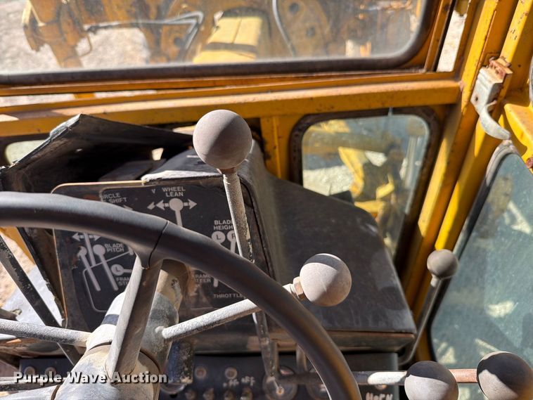 image for item FT6432 1968 John Deere 570 motor grader