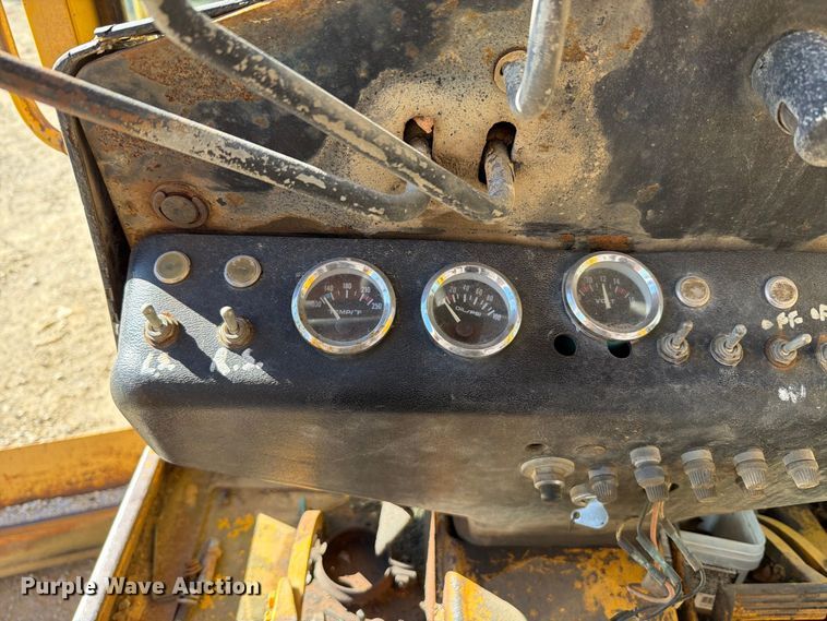 image for item FT6432 1968 John Deere 570 motor grader