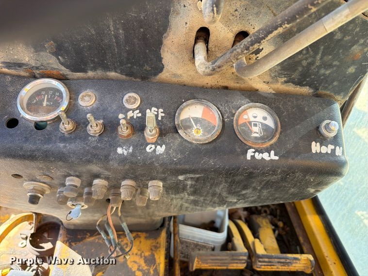 image for item FT6432 1968 John Deere 570 motor grader