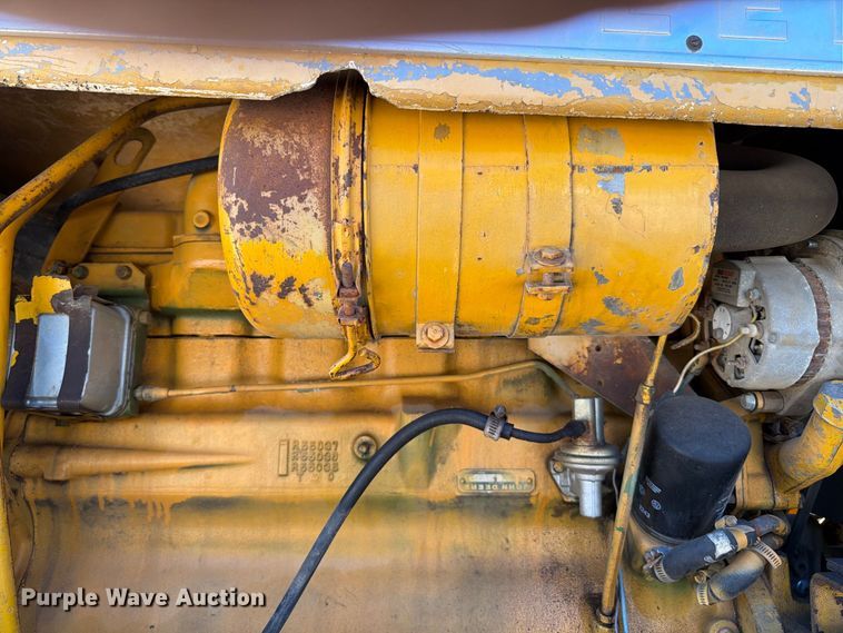 image for item FT6432 1968 John Deere 570 motor grader