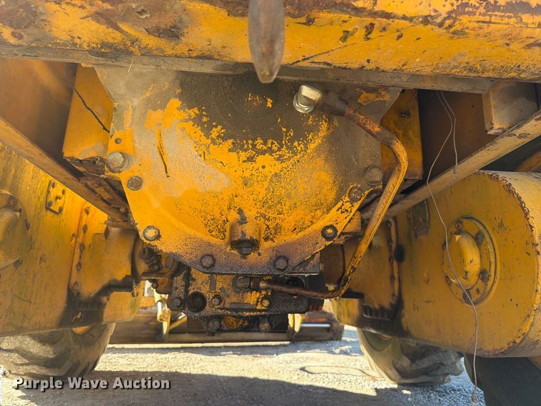 image for item FT6432 1968 John Deere 570 motor grader