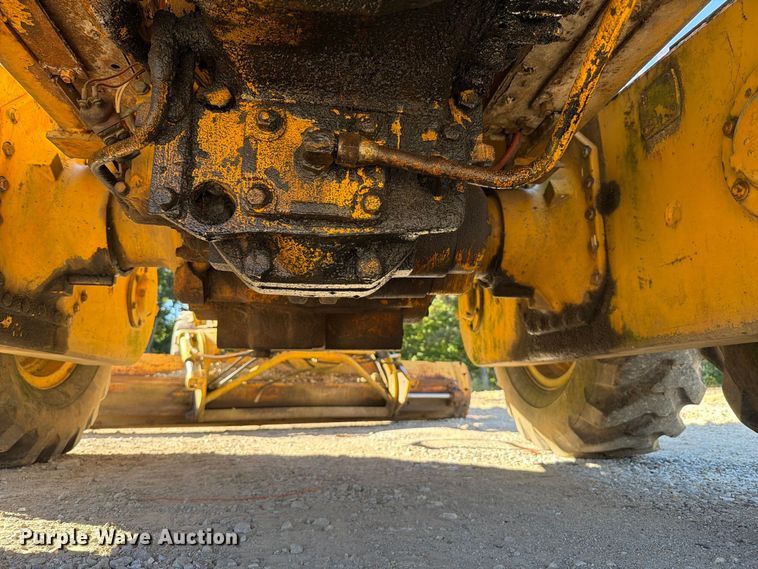 image for item FT6432 1968 John Deere 570 motor grader