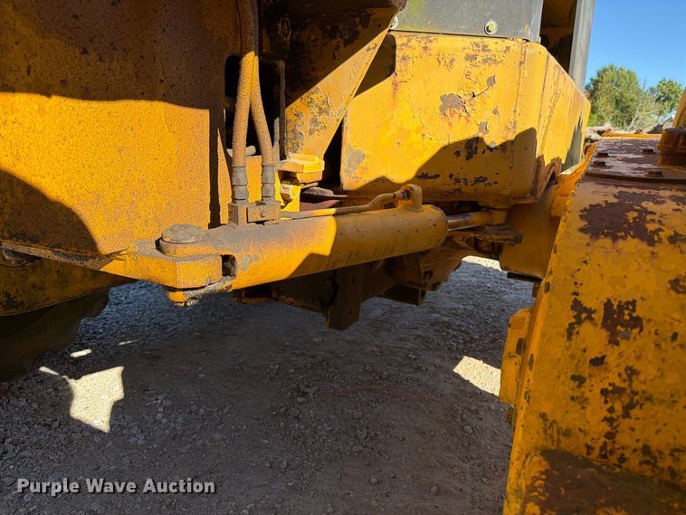 image for item FT6432 1968 John Deere 570 motor grader