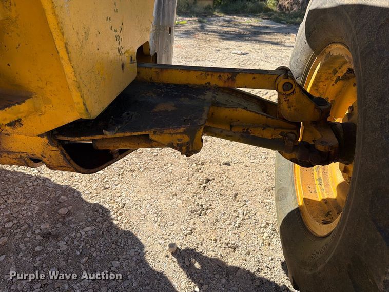 image for item FT6432 1968 John Deere 570 motor grader