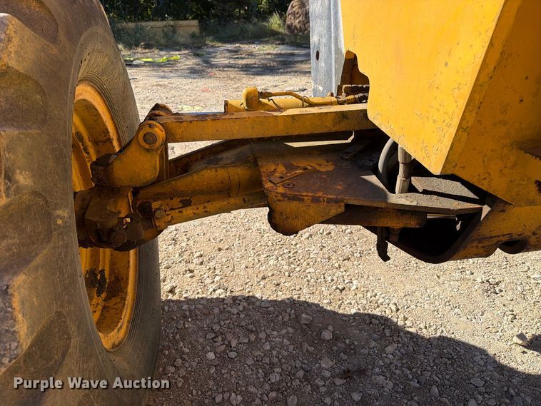 image for item FT6432 1968 John Deere 570 motor grader