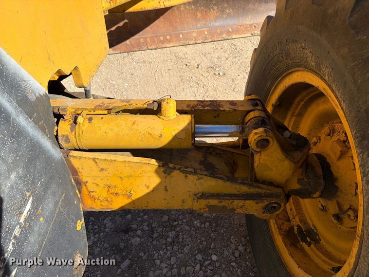 image for item FT6432 1968 John Deere 570 motor grader