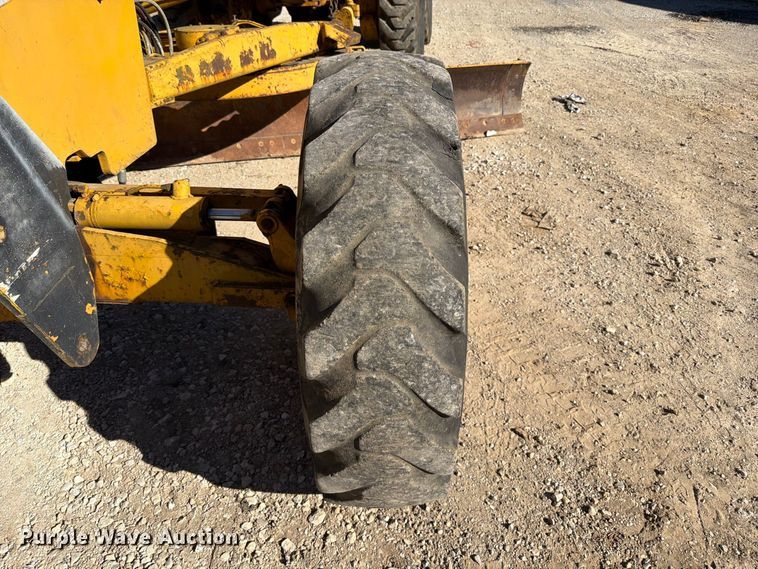 image for item FT6432 1968 John Deere 570 motor grader