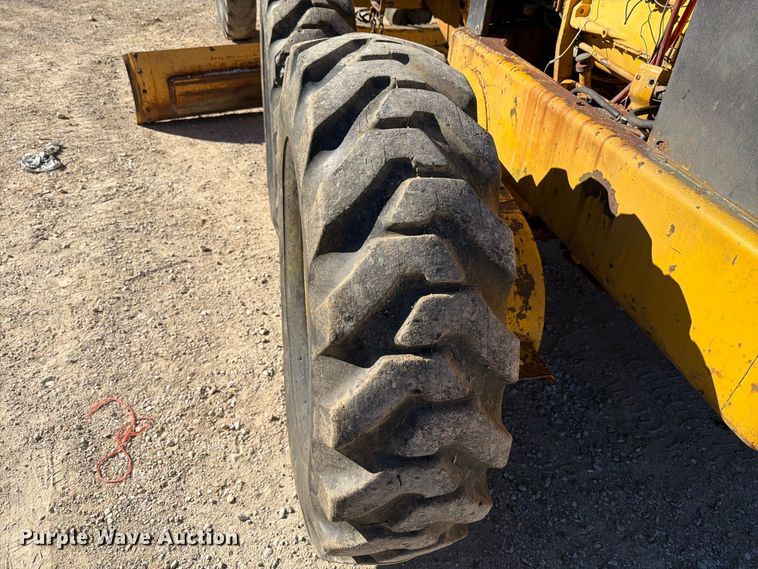 image for item FT6432 1968 John Deere 570 motor grader