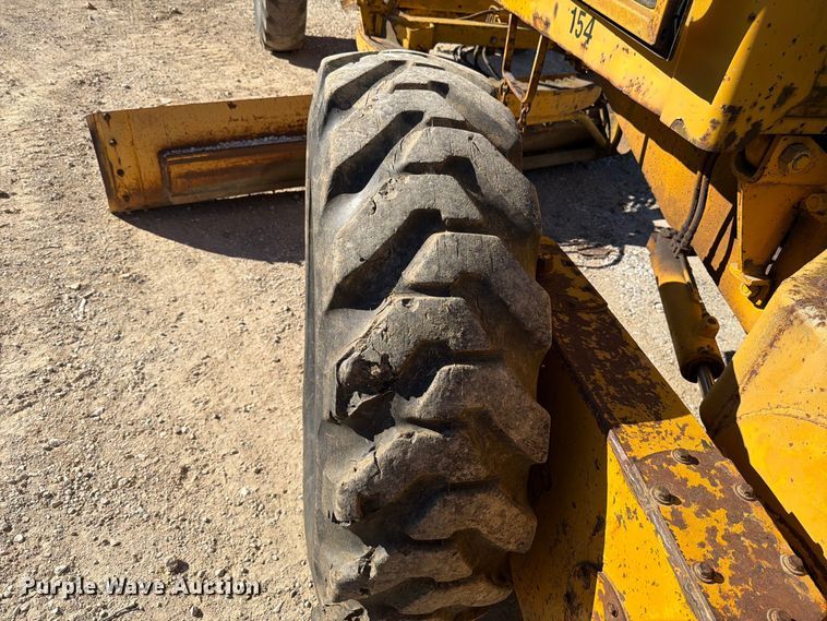 image for item FT6432 1968 John Deere 570 motor grader
