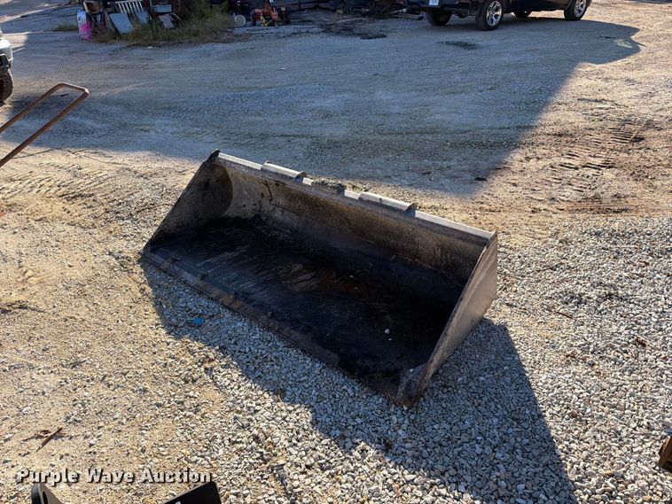 image for item FT6433 John Deere C84 skid steer bucket