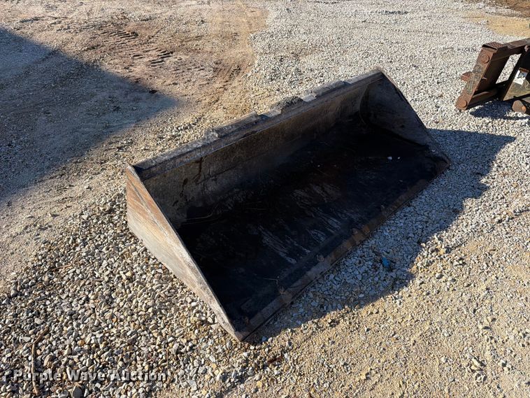 image for item FT6433 John Deere C84 skid steer bucket