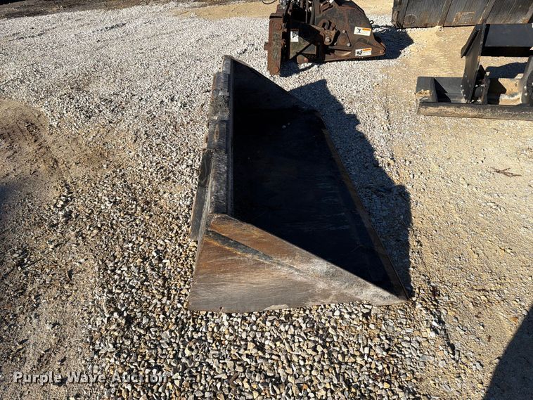 image for item FT6433 John Deere C84 skid steer bucket