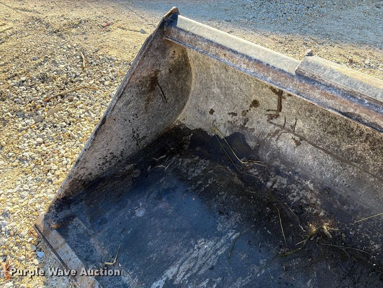 image for item FT6433 John Deere C84 skid steer bucket