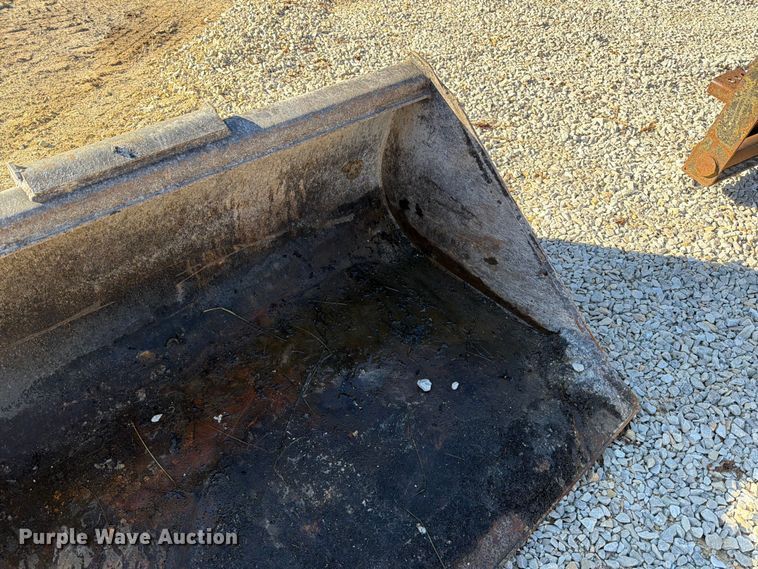 image for item FT6433 John Deere C84 skid steer bucket