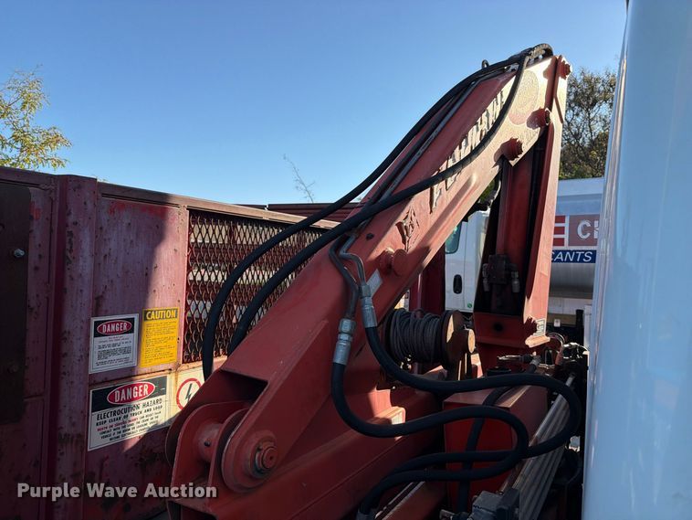 image for item FT6461 1998 International 4700 LPX flatbed truck