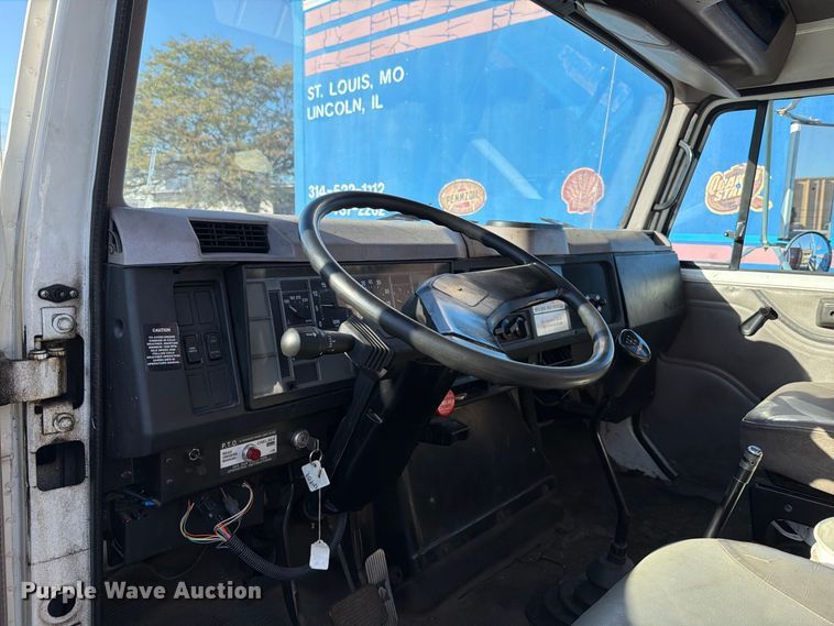 image for item FT6461 1998 International 4700 LPX flatbed truck
