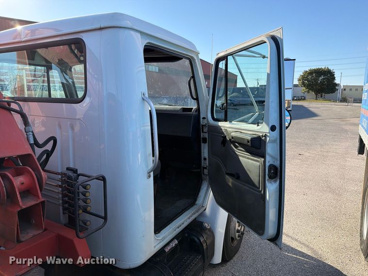 image for item FT6461 1998 International 4700 LPX flatbed truck