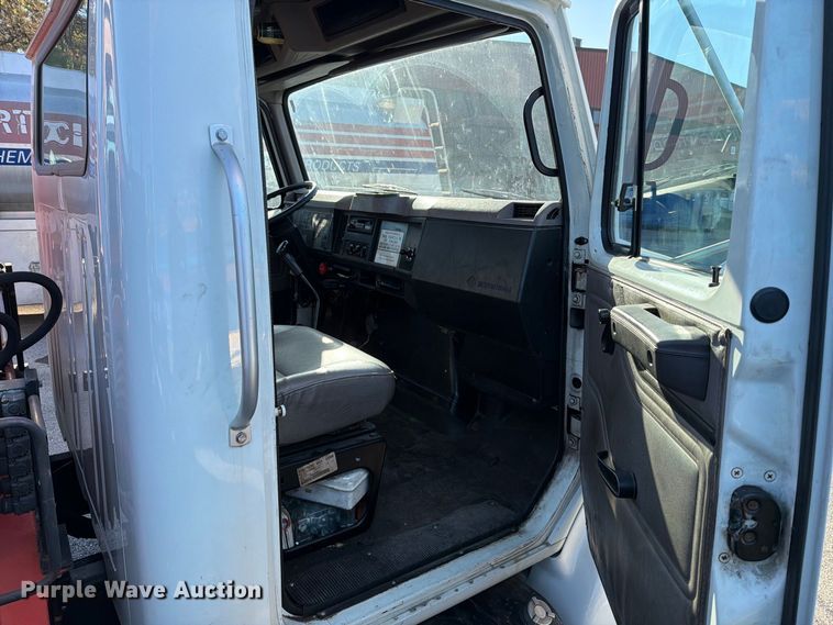 image for item FT6461 1998 International 4700 LPX flatbed truck