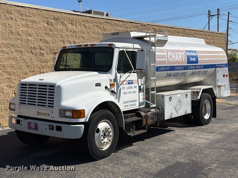 image for item FT6463 2001 International 4700 fuel truck