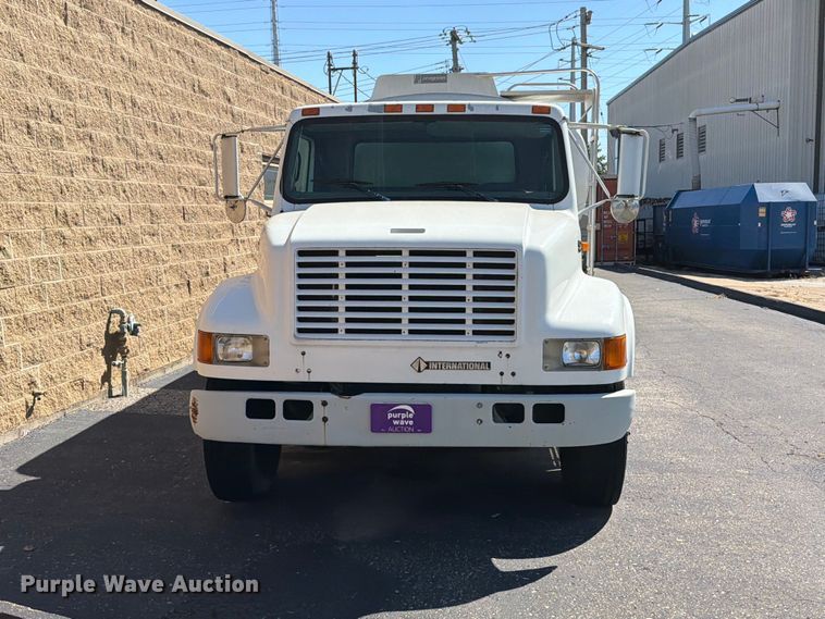 image for item FT6463 2001 International 4700 fuel truck