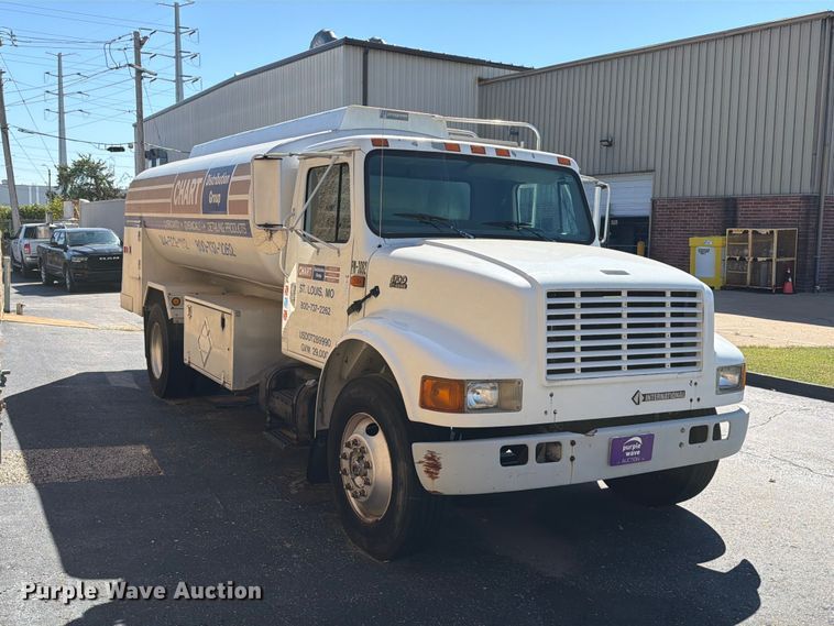 image for item FT6463 2001 International 4700 fuel truck