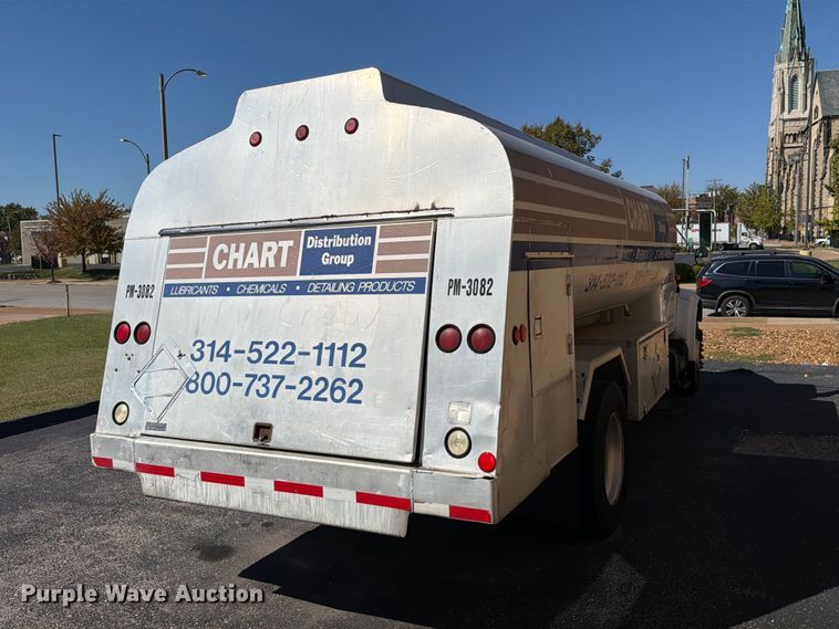 image for item FT6463 2001 International 4700 fuel truck