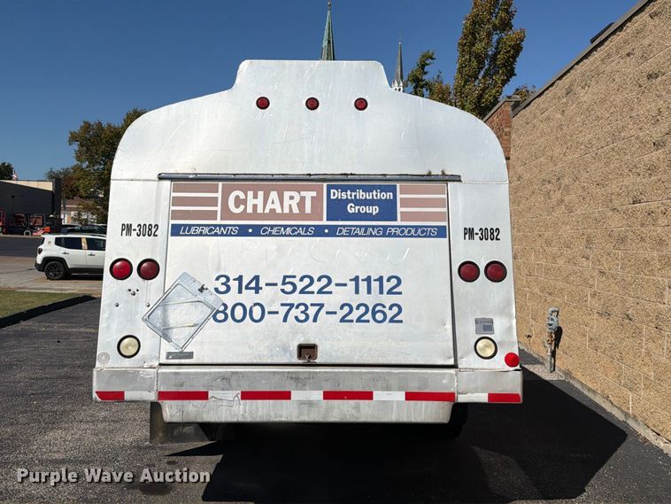 image for item FT6463 2001 International 4700 fuel truck