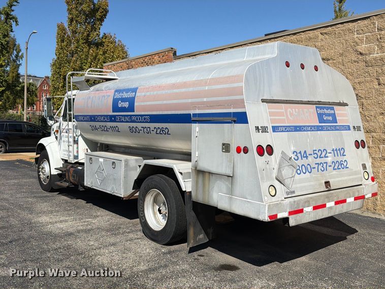 image for item FT6463 2001 International 4700 fuel truck